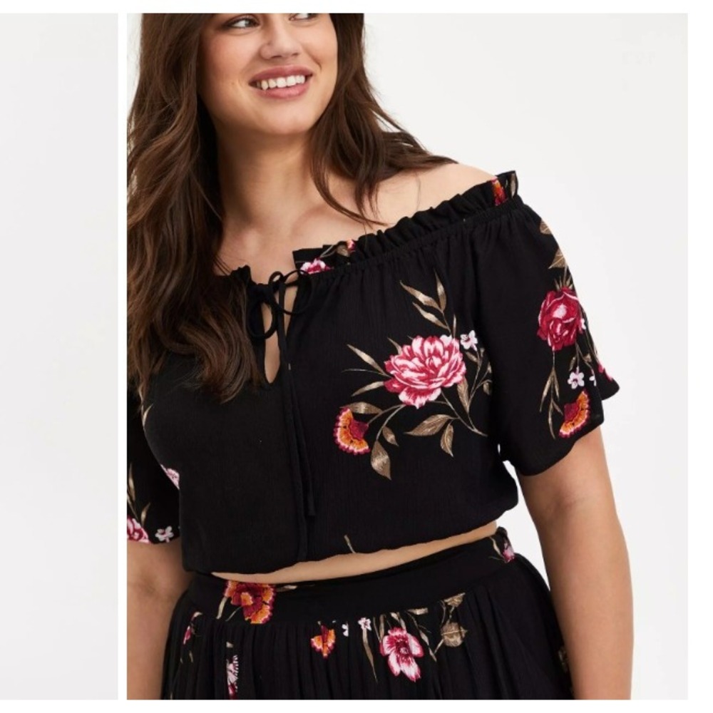 New Torrid Black Floral Soft Rayon Short Sleeve Crop Top size 4X‎ Vacation